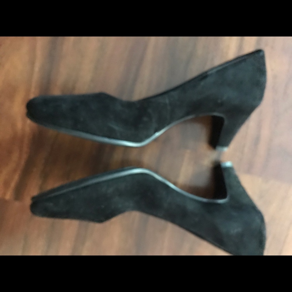 Pumps - Picture 2 of 3